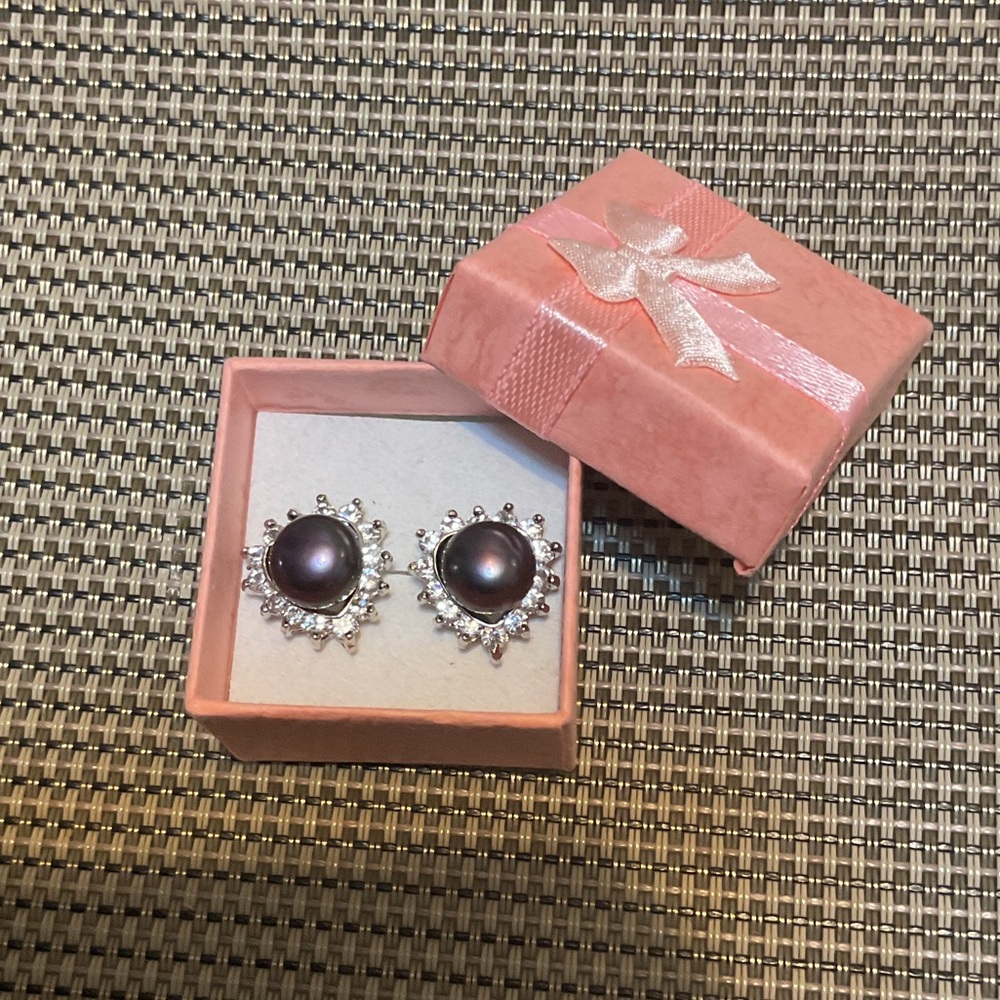 Elegant Silver and Black Pearl Earrings